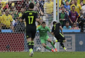Villa marca gol de letra em sua despedida da seleção espanhola