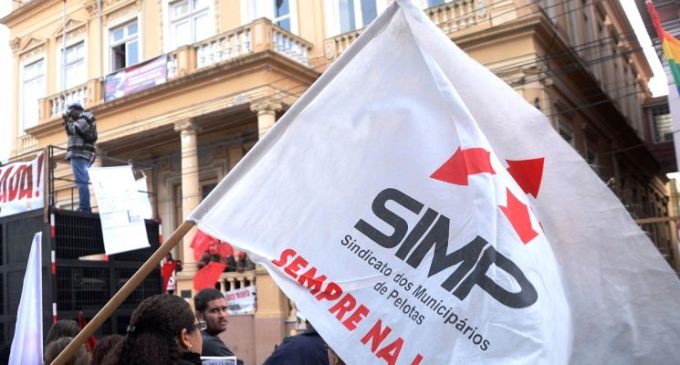 Mobilização de servidores paralisa atividades da Prefeitura nesta quarta