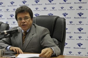 Secretário da Receita Federal, Carlos Alberto Barreto.