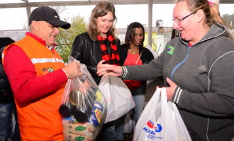 FORÇA-TAREFA  : Prefeitura leva alimentos e serviços à Colônia Z3