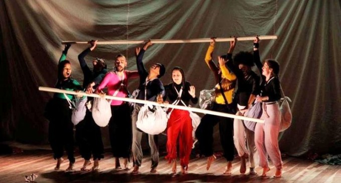Oficinas de dança-teatro são oferecidas a professores do município