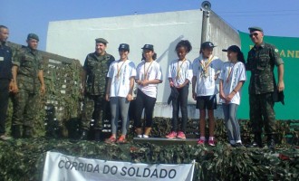 Atletas de projeto da Smed se destacam na Corrida do Soldado