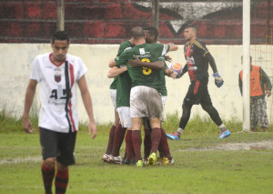 Farroupilha precisa festejar muitos gols para avançar na Copa Fernandão Foto: Alisson Assumpção/DM 