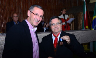 Câmara entrega medalha João Simões Lopes Neto