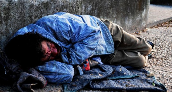 Legislativo quer ouvir secretário sobre recolhimento de cobertores de moradores de rua