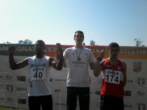 Douglas Lessa conquistou o segundo lugar na prova dos 400 metros rasos no Campeonato Estadual Menor de Atletismo (Sub-18)