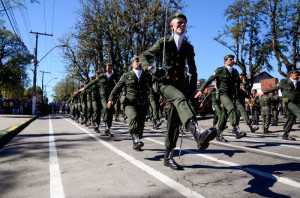 Desfile das tropas militares  Foto Rafa Marin