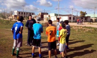 Vida Ativa: Smed leva ginástica e futebol aos moradores do Getúlio Vargas