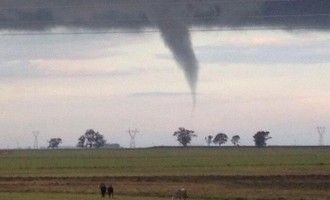 TORNADO E GRANIZO : Defesa Civil trabalha para amenizar estragos na região