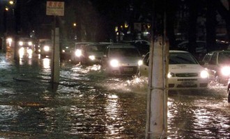 ALAGAMENTOS : Chuvarada escancara os velhos problemas