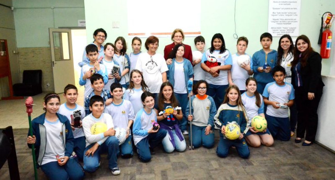 ESCOLA ADVENTISTA : Prefeitura recebe doação de 500 brinquedos dos alunos