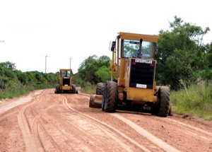 SDR trabalha nas estradas da zona rural