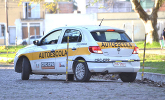 Empossados novos examinadores de trânsito