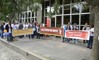 ESTADO  : Greve dos bancários atinge 500 unidades