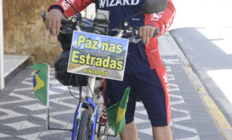Ciclista recordista mundial visita Pelotas
