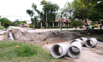 LARANJAL : Paralisadas as obras do esgoto