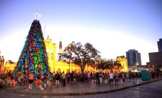 Papai Noel chega para alegrar a temporada natalina