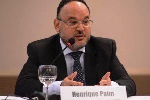 O  ministro  da  Educação,  José  Henrique  Paim,  defende  medidas  "rígidas" para que  desempenho  mínimo  seja  satisfatório    Elza Fiuza/Agência Brasil