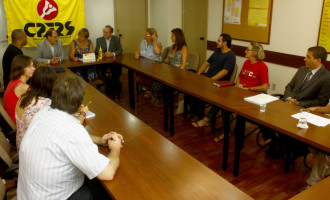DIÁLOGO : Sartori e secretário Vieira visitam o CPERS/Sindicato