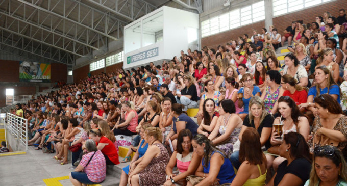 REDE MUNICIPAL : Acolhida reúne centenas de professores