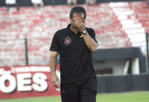 TÉCNICO Rogério Zimmermann fora do banco no próximo jogo com o Flamengo