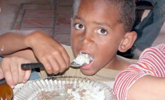 COLÔNIA : Projeto avalia estado nutricional de alunos