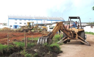 EMENDA PARLAMENTAR : Iniciam as obras na Praça Simões Lopes