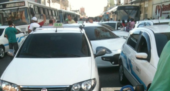 INSEGURANÇA : Taxistas protestam nas ruas