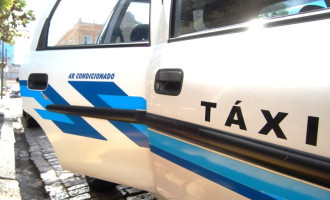 Prefeitura expede advertência de licença a taxistas