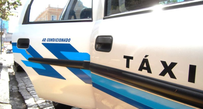 Prefeitura expede advertência de licença a taxistas
