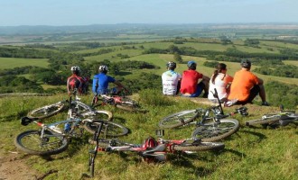 Turismo na colônia : Bicicleta, natureza e agroecologia