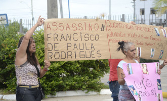 JUSTIÇA! JUSTIÇA!  Protesto clama por prisão do autor de atropelamentos