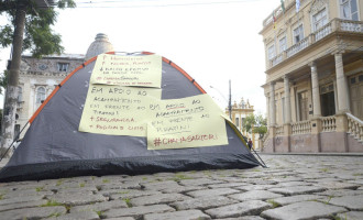 POLÍCIA CIVIL : Aprovados acampam em frente à Prefeitura
