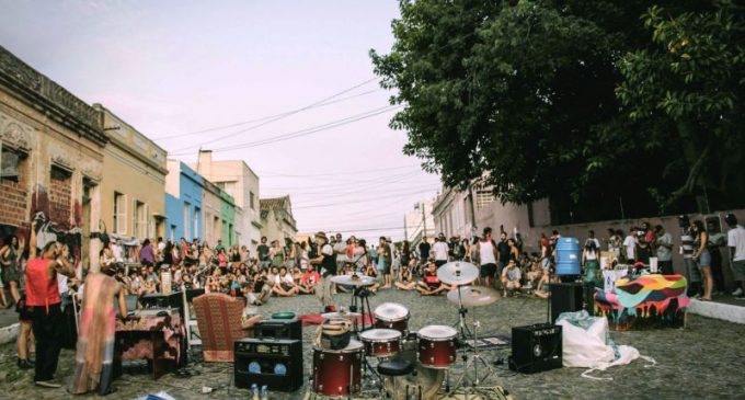 Festival Sofá na Rua ocupa o centro histórico de Pelotas com música autoral e Feira Criativa