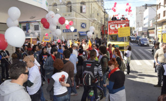 PROTESTOS : Centrais paralisam comércio, bancos e transporte público