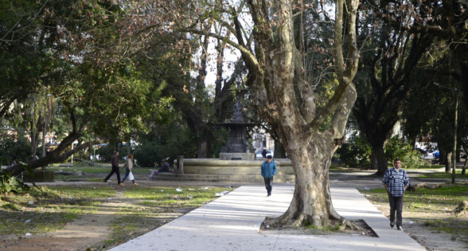 PRAÇA CIPRIANO BARCELOS  : Revitalização segue parada