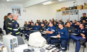 Agentes de trânsito recebem treinamento