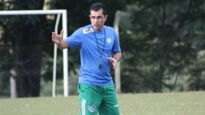 TÉCNICO Júlio César Nunes: comando que mantém time na liderança na Segunda Divisão