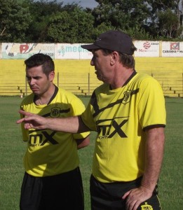 GILMAR Gasparoni, o Suca, comanda o líder Grêmio Bagé . Foto:Caçapava/EspecialFS