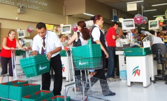 SALÁRIOS : Supermercados demoram para fechar o acordo coletivo