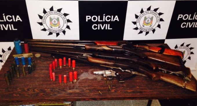 Polícia apreende quatro motos e quatro armas