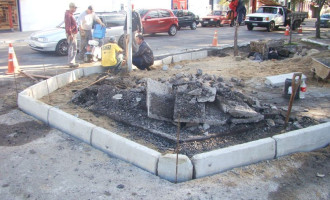 Mudanças alteram fluxo e estacionamento no canteiro central da Avenida Bento Gonçalves