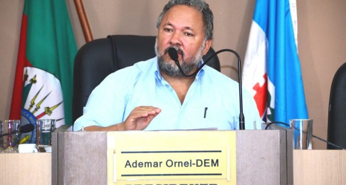 REFORMA ADMINISTRATIVA: Justiça concede liminar que anula voto de Ademar Ornel