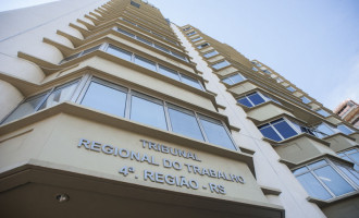 TRT-RS abre concurso para cargos de analista e técnico judiciário