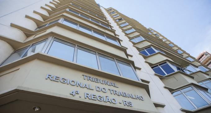 TRT-RS abre concurso para cargos de analista e técnico judiciário