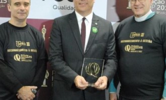 QUALIDADE : UCPel recebe a Medalha Bronze em solenidade realizada na FIERGS