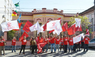 SINASEFE/IFSUL : Comando Local de Greve entrega pauta para vereadores na Câmara