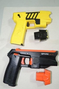 Taser e Spark DSK 700