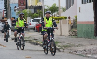 Agentes de trânsito vão circular de bicicletas