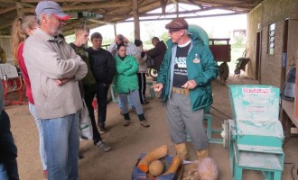 AVICULTURA COLONIAL : Curso para produtores da região